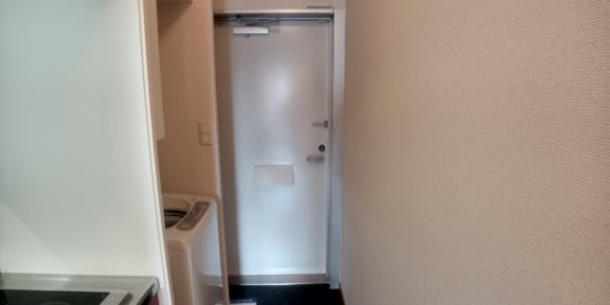 レオパレス水辺の里の玄関