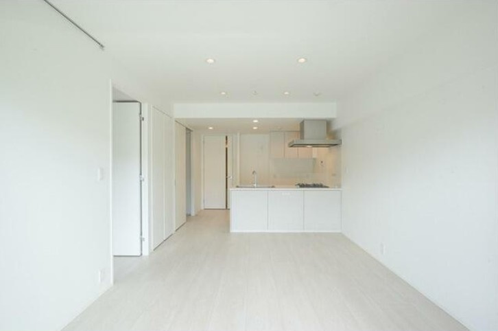 川崎市中原区今井仲町の賃貸マンションの居間・リビング