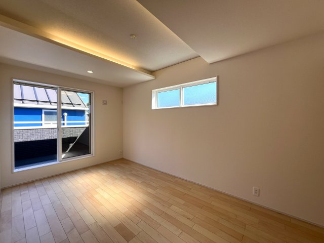 同業者ですら、いいわぁ～！！って思う、吹き抜け・折り上げ・ポップアップ！！天井で魅せる☆こだわりの新築と言えば、【港北区新吉田東１丁目】の洋室|広々とした洋室です