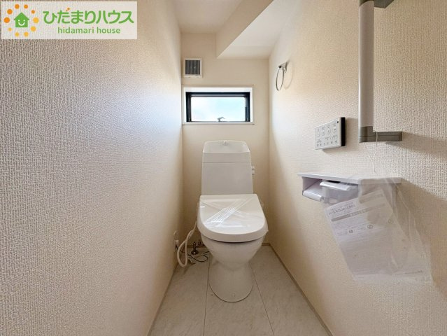 ひたちなか市中根9期　新築戸建　4号棟のトイレ|1・2階にトイレあり。階段を降りなくてもいいので、高齢者の方も優しい☆彡