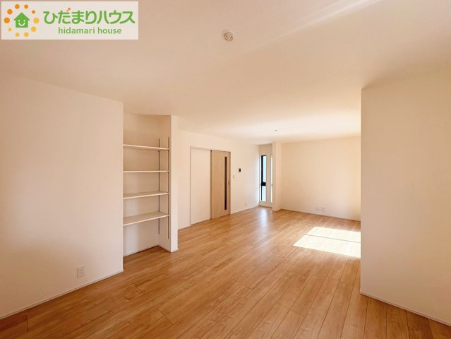 ひたちなか市中根9期　新築戸建　4号棟の居間・リビング|大型テレビに大型ソファー(^^)どんなインテリアにしますか？
