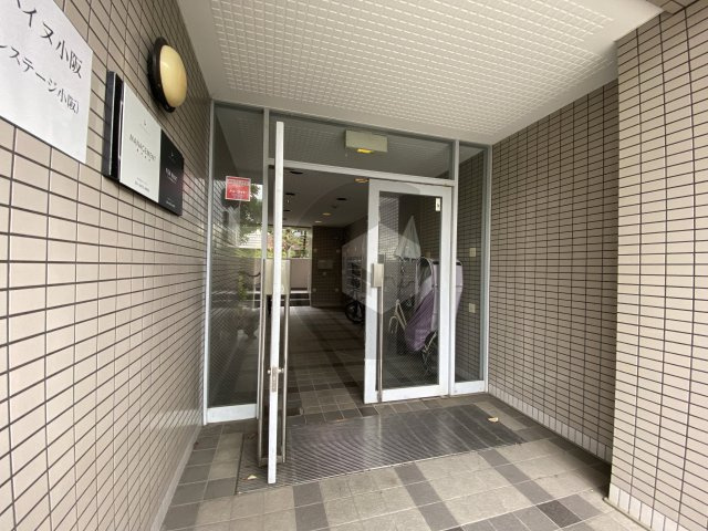 シロハイヌ小阪のエントランス