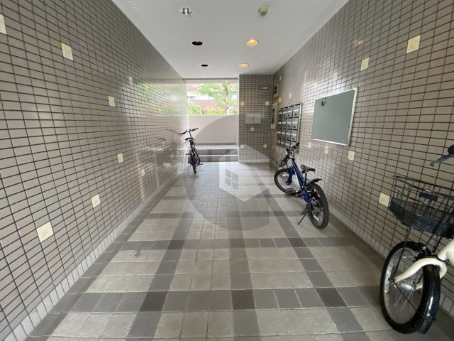 シロハイヌ小阪のロビー