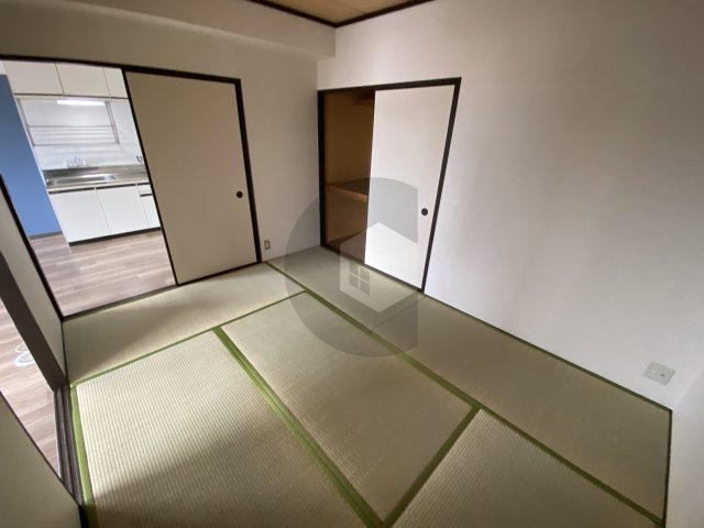 シロハイヌ小阪の和室