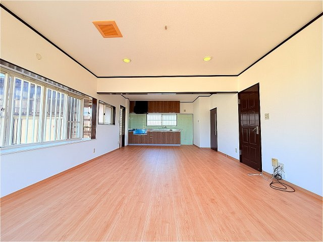 吉常中古戸建の居間・リビング