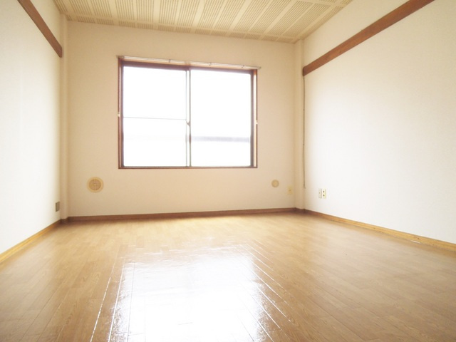 十条ベルクハイムの居間・リビング|しっかり明るいお部屋です！