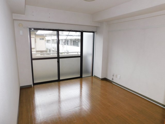 武蔵野市境南町２丁目の賃貸マンションの居間・リビング|別部屋の写真です