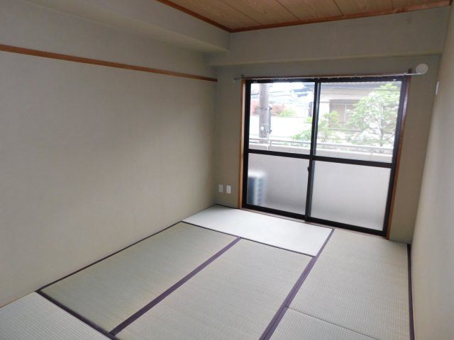 武蔵野市境南町２丁目の賃貸マンションの和室|別部屋の写真です
