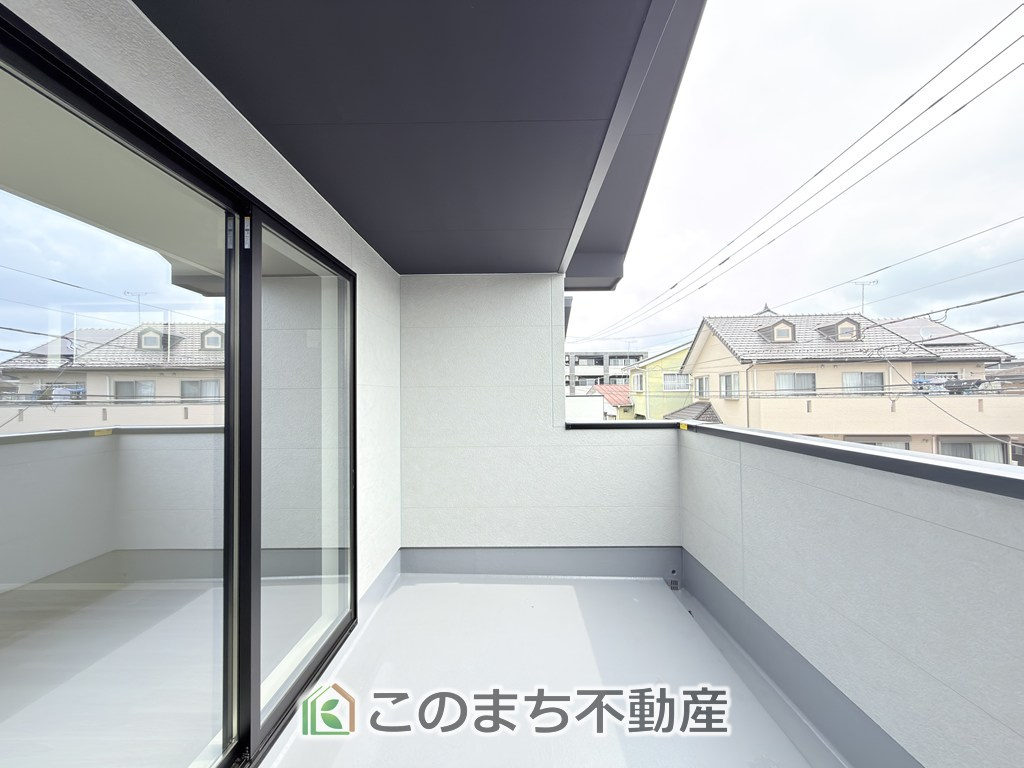 リガーレ宇都宮市石井町7期のバルコニー|南向きの大型バルコニーは陽当り良好で、たっぷりのお洗濯物もよく乾きます！
さらにインナーバルコニーなので雨の日でも安心してお出かけできますね♪