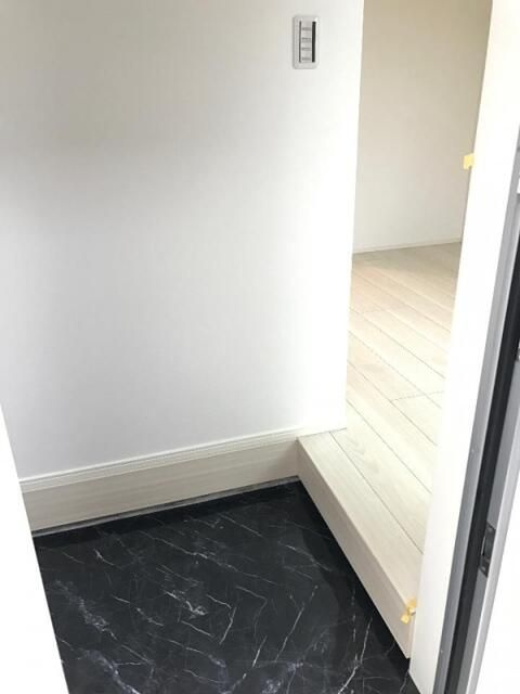 グリーム前原の玄関