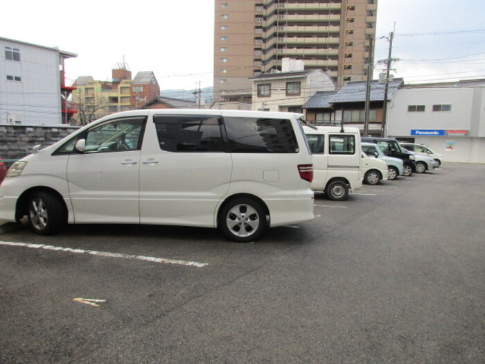 グランコートビワコ B-の駐車場