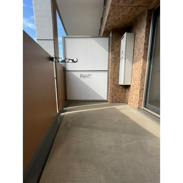 プレサンス金山グリーンパークス　名古屋市賃貸　仲介手数料無料のバルコニー