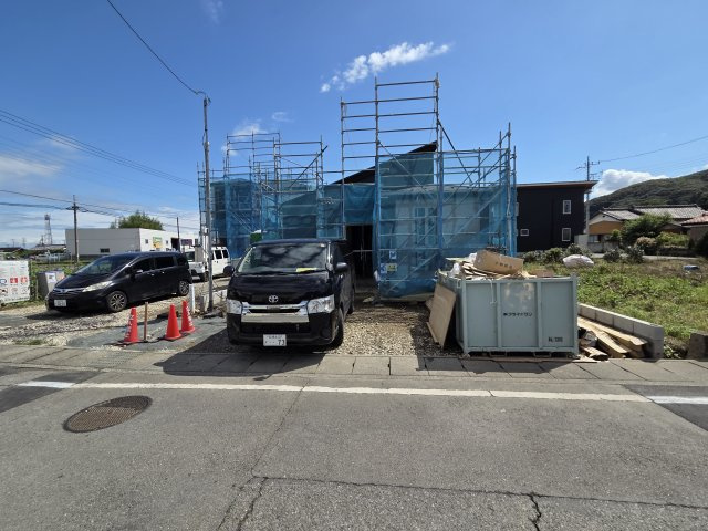 新築　太田市東今泉町　1号棟　GRAFARE　1号棟の駐車場|現地写真　駐車は建物北側に並列3台可能です！