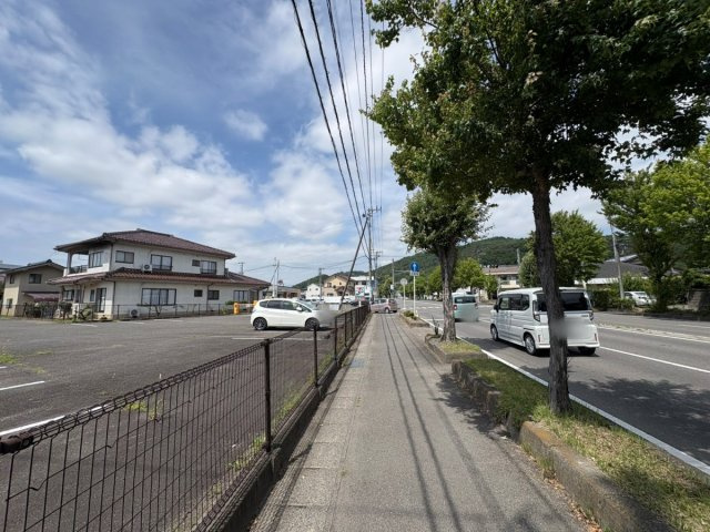 売地・事業用地　福島市八島町の前面道路含む現地写真