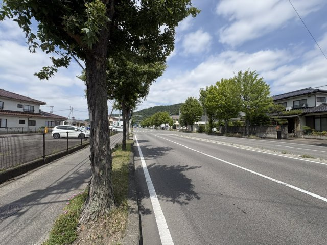 売地・事業用地　福島市八島町の前面道路含む現地写真