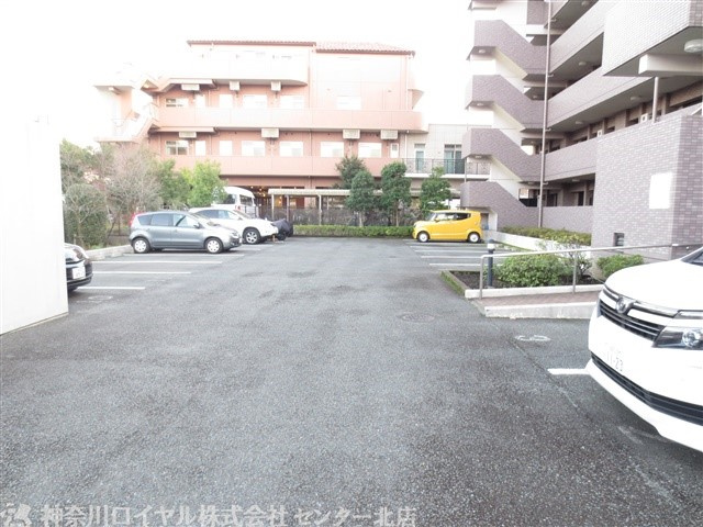 【駐車場】