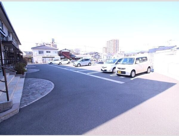 プレステージ城野駅南の駐車場