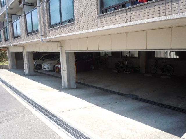 RIGEL岡町の駐車場