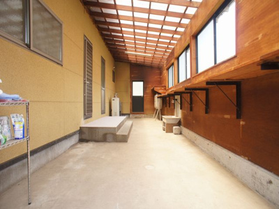 【設備】 | ＵＧハウス | 勝手口外は屋根がついています。
