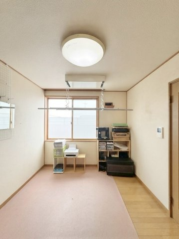 花川北６条３丁目戸建の洋室|２階６帖洋室（西側）。ランドリー昇降機付のお部屋です。