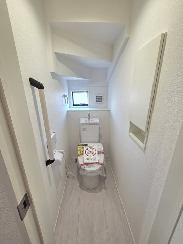 新築　太田市東今泉町　2号棟　GRAFAREのトイレ|現地写真　トイレは洗浄機能付きです！壁面収納も嬉しいですね♪