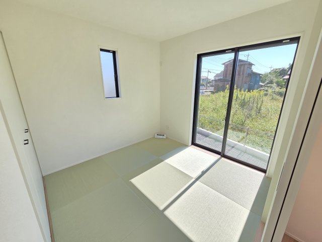 新築　太田市東今泉町　2号棟　GRAFAREの和室|現地写真　リビング横の和室です。居室、お子様のプレイルーム、客間など様々な使い方ができますね！