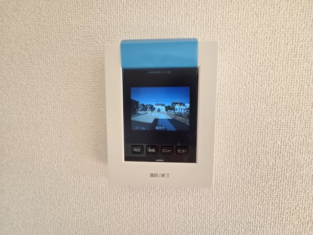 新築　太田市東今泉町　2号棟　GRAFAREの防犯設備|現地写真　カラーTVモニター付きのドアホンがついています。お子様やご高齢の方がお留守番の時でも安心です！
