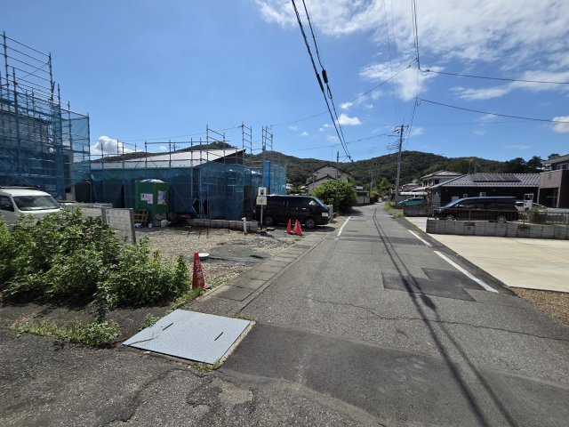 新築　太田市東今泉町　1号棟　GRAFARE　2号棟の前面道路含む現地写真|現地写真　北側前面道路幅員約5ｍ