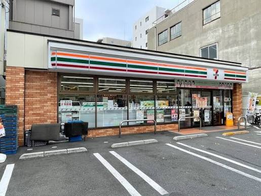 ＧＬＡＮＺの周辺