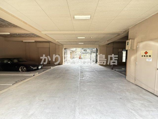メゾン・ド・ソレイユの駐車場