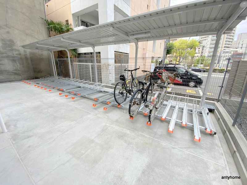 ラフィット松屋町　仲介手数料無料の駐車場