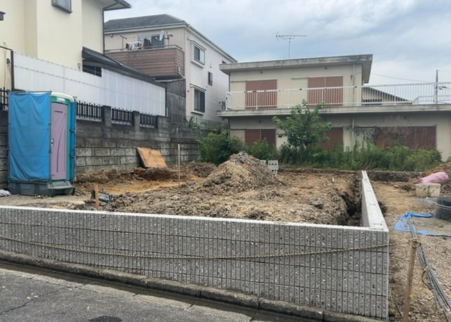 【外観】 | 物件の詳細については、現地を見てわかること以外に、役所や法務局などで調べないとわからないことがあります。そのため、現地に行く場合は、もしこの物件を買ったらどのような生活ができるかをイメージしましょう。