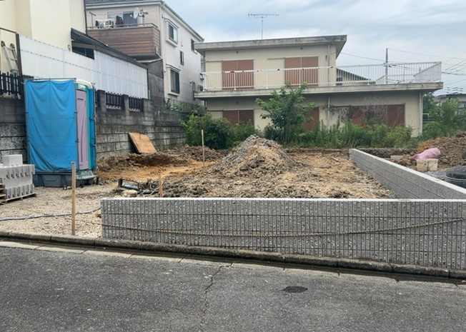 【庭】 | 家族でのBBQを行うのであれば3坪程度の広さがあればよいでしょう。ガーデニングや家庭菜園を楽しむ際は、手入れが行き届く範囲にすると安心です。また、庭のある方角や接道が気になる方は事前に確認しましょう。