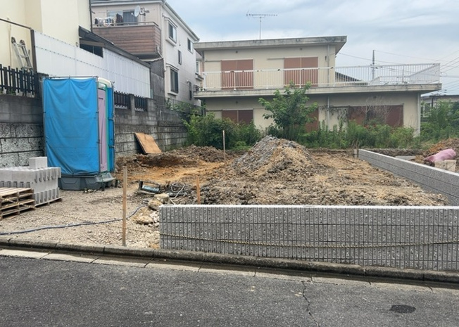 【駐車場】 | 駐車場と明記されていても、最小スペースでつくられた駐車場だと大型車は駐車できなかったり、出入りしにくくなったりする可能性があります。お車のサイズと購入したい物件の駐車場のサイズを現地で確認しましょう。