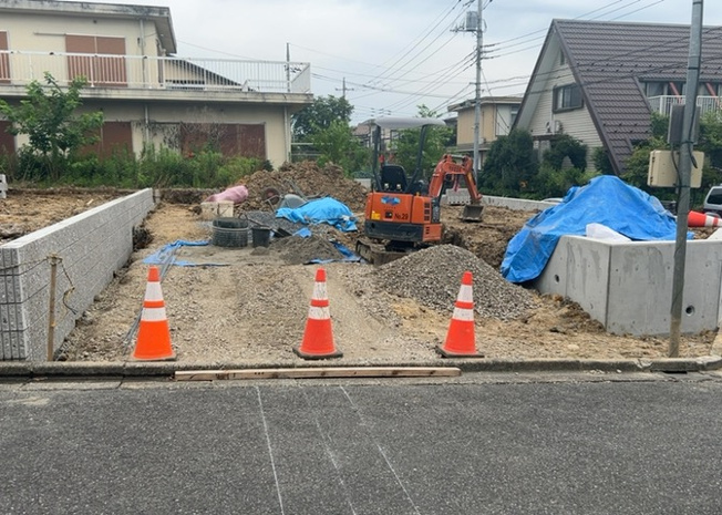 【設備】 | 敷地内には、散水栓や立水栓があります。水道水を直接利用できるため、水を運ぶ手間を省くことが出来ます。大量の水を必要とする洗車作業や清掃などに役立ちます。その他設備とあわせて、現地でご確認ください。