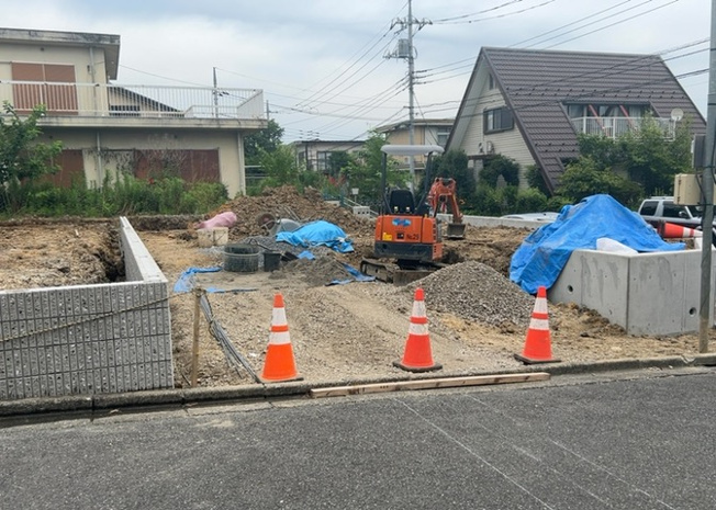 【構造・工法・仕様】 | 木造住宅とは土台、壁、柱など建築物の強度を支える構造体の材に木が使用されている構造を指します。構造体は建物の自重を支えるだけではなく風圧や水圧、積裁荷重などあらゆる衝撃に耐えるための基礎です。