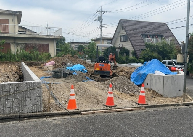 【外観】 | 物件の詳細については、現地を見てわかること以外に、役所や法務局などで調べないとわからないことがあります。そのため、現地に行く場合は、もしこの物件を買ったらどのような生活ができるかをイメージしましょう。
