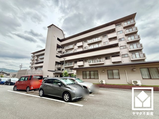 ユニライフ宇治B棟の外観