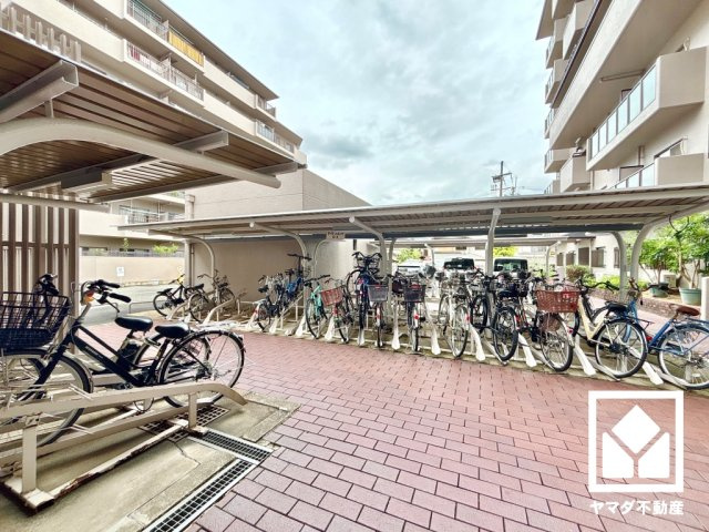ユニライフ宇治B棟の駐輪場
