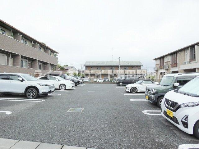 グレイスBの駐車場