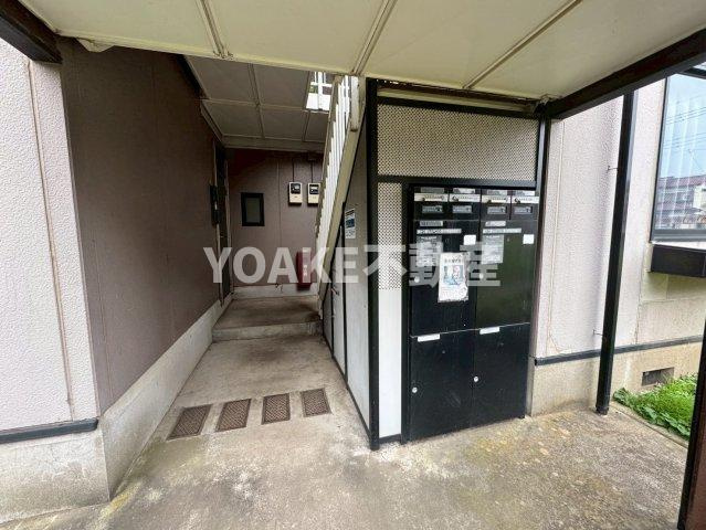 サンビレッジ綾瀬　Ｃ棟のエントランス