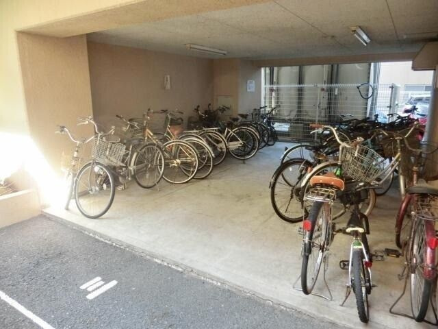アーバンヒルズ平井の駐車場