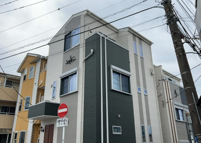 【外観】 | ガルボシティー座間市相武台４丁目３期２号棟 | 土地購入を検討されている場合、境界杭がない状態で購入してしまうと境界確定測量をする必要があり、費用がかかります。購入の前に、売主、隣土地所有者立ち合いのもと境界を確定し境界杭を設置するのがベストです。