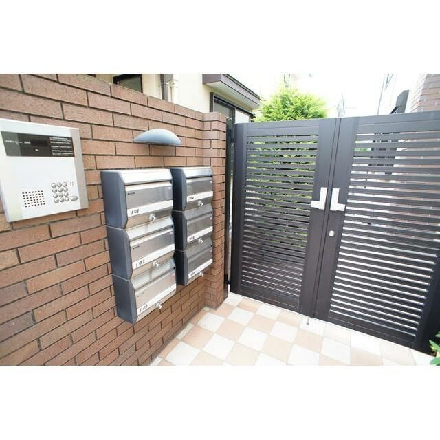 ラポール学芸大学のエントランス