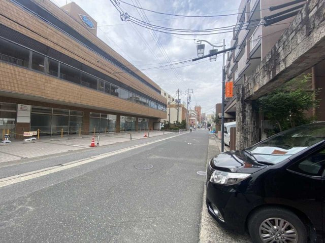 ハピネス植田の駐車場
