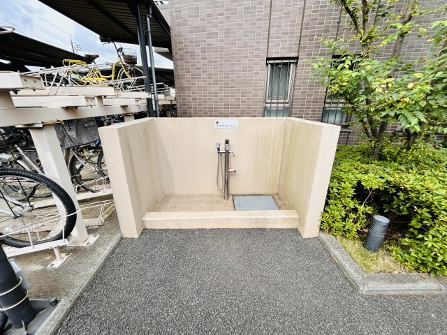 ソルヴィエントメイツ西武立川のその他共用部分|ペット対応につき足洗い場も完備♪