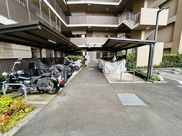 ソルヴィエントメイツ西武立川の駐輪場|屋根付きバイク駐輪場♪
