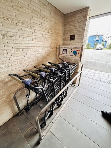 ソルヴィエントメイツ西武立川のその他共用部分|お車で買い物の際はショッピングカート利用でお部屋まで♪