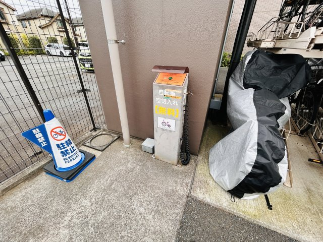 ソルヴィエントメイツ西武立川のその他共用部分|自転車の空気入れも完備♪