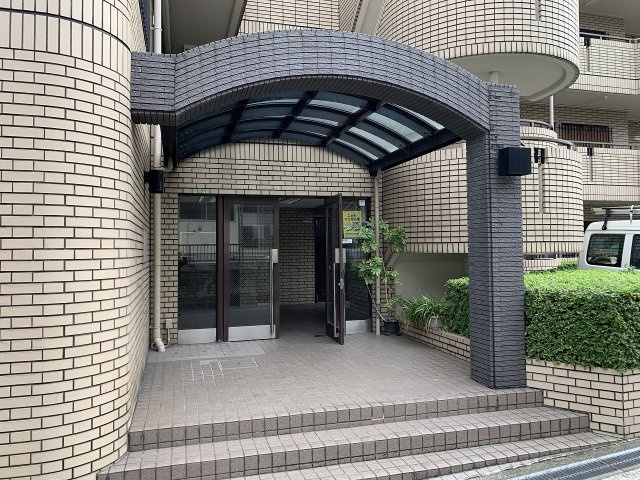 エクロール北久のエントランス